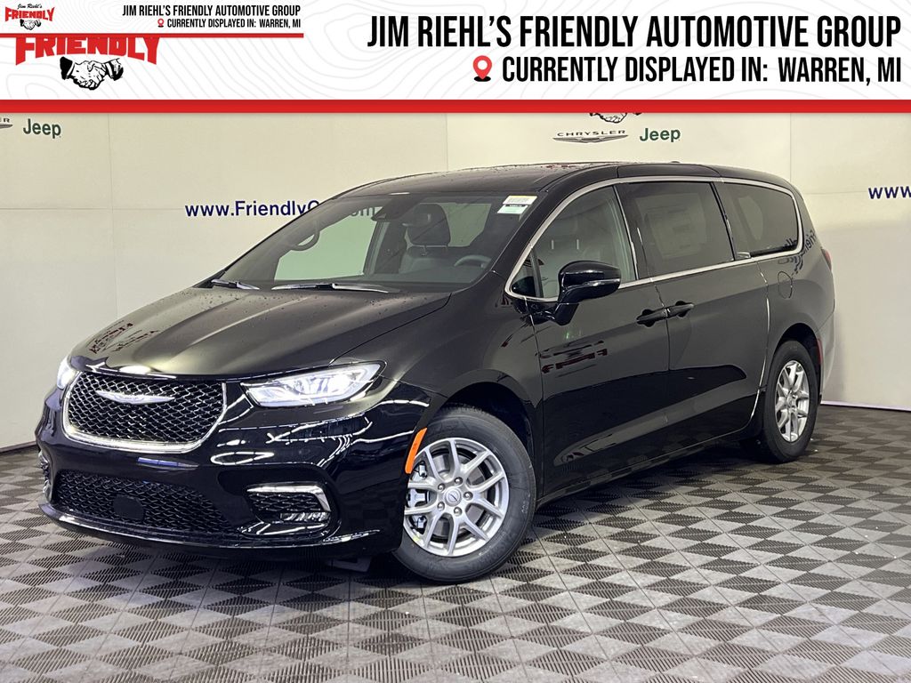 2026 Chrysler Pacifica Select's photo