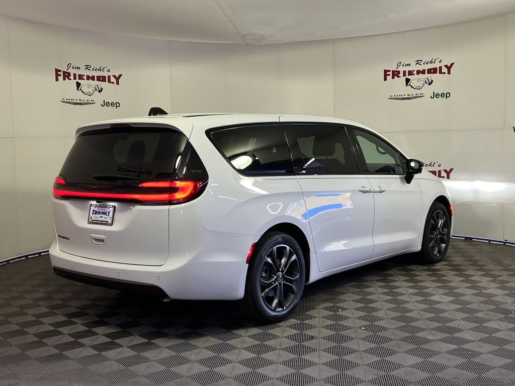 New 2026 Chrysler Pacifica Select Passenger Van