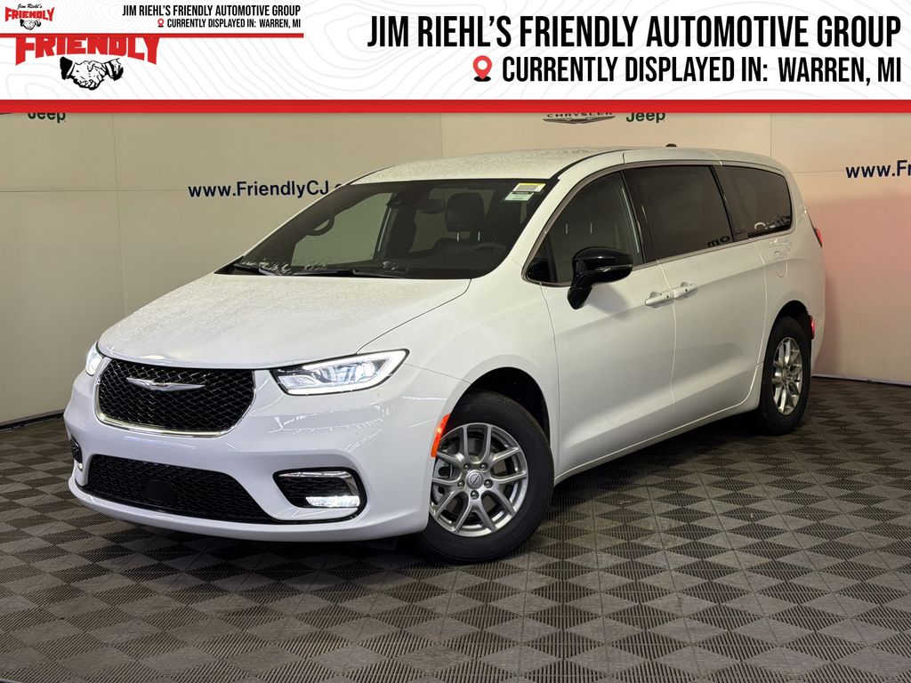 2026 Chrysler Pacifica Select's photo