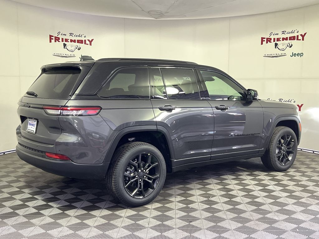 2025 Jeep Grand Cherokee Limited photo 3