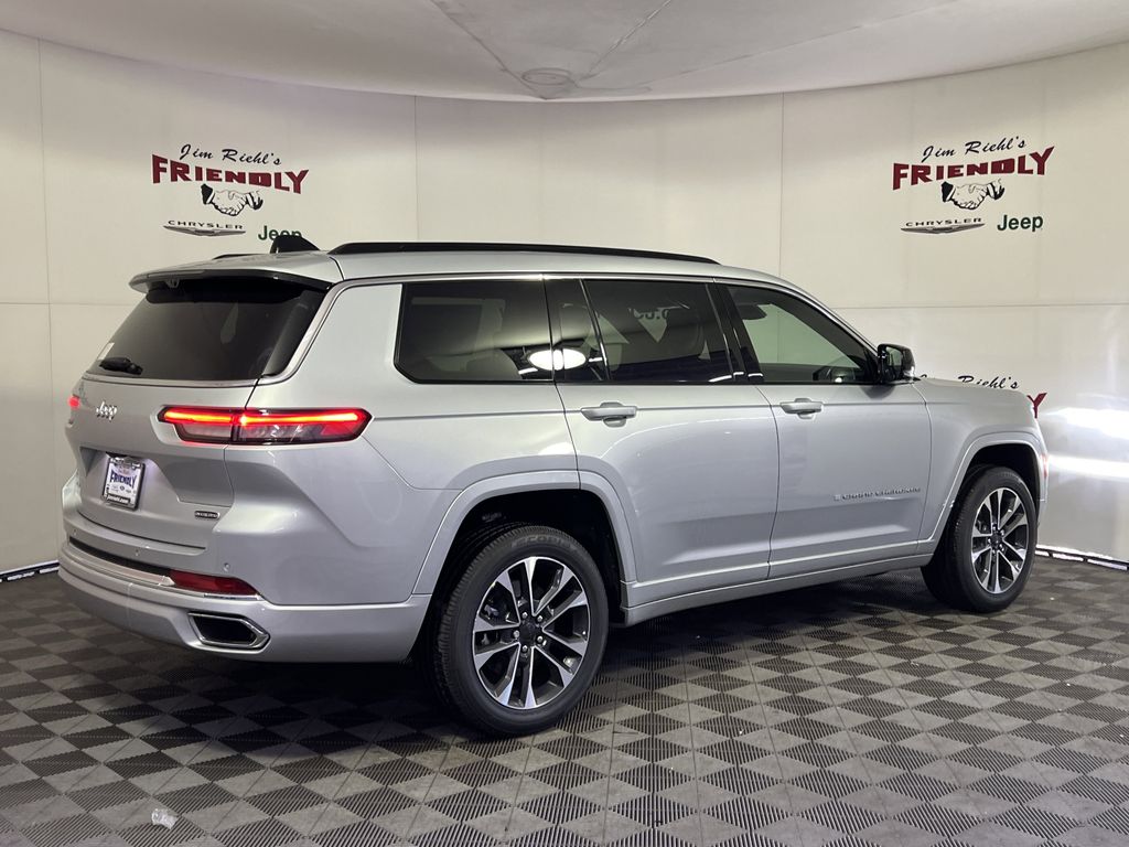 2025 Jeep Grand Cherokee Overland photo 3