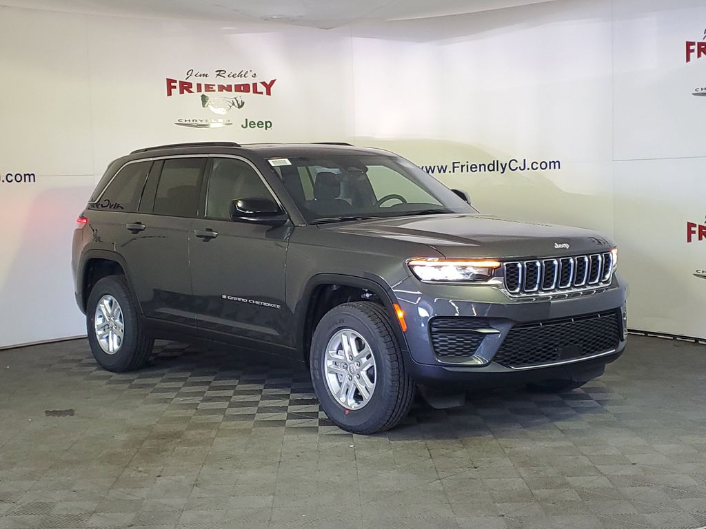 2025 Jeep Grand Cherokee Laredo photo 2