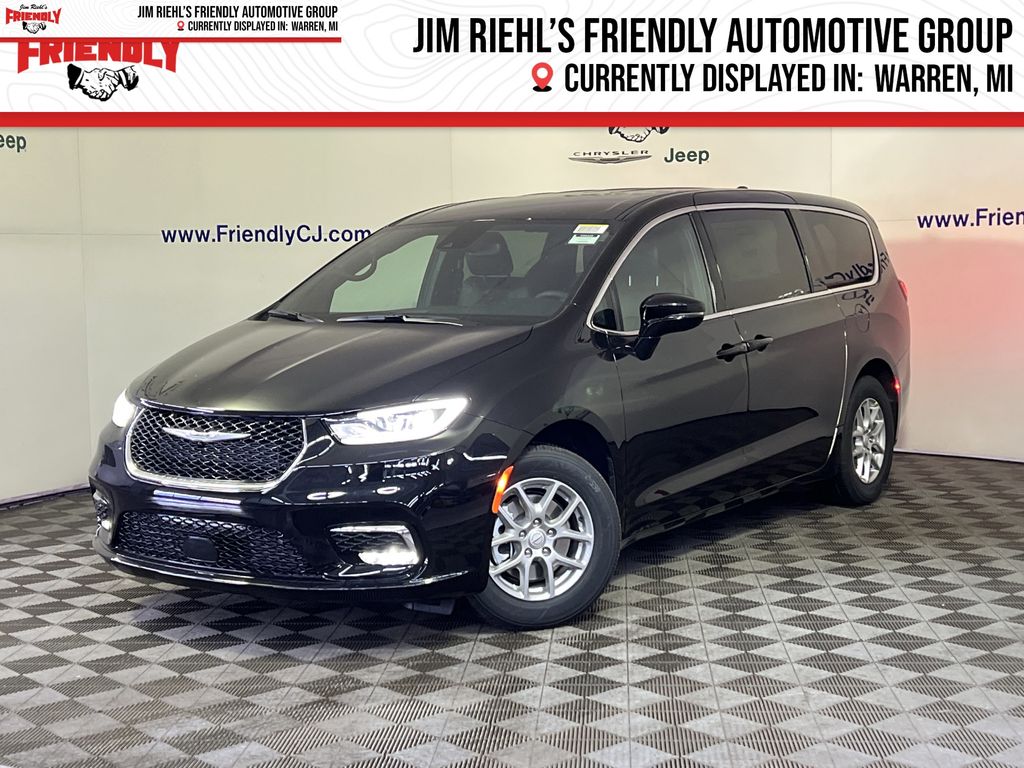 2026 Chrysler Pacifica Select's photo