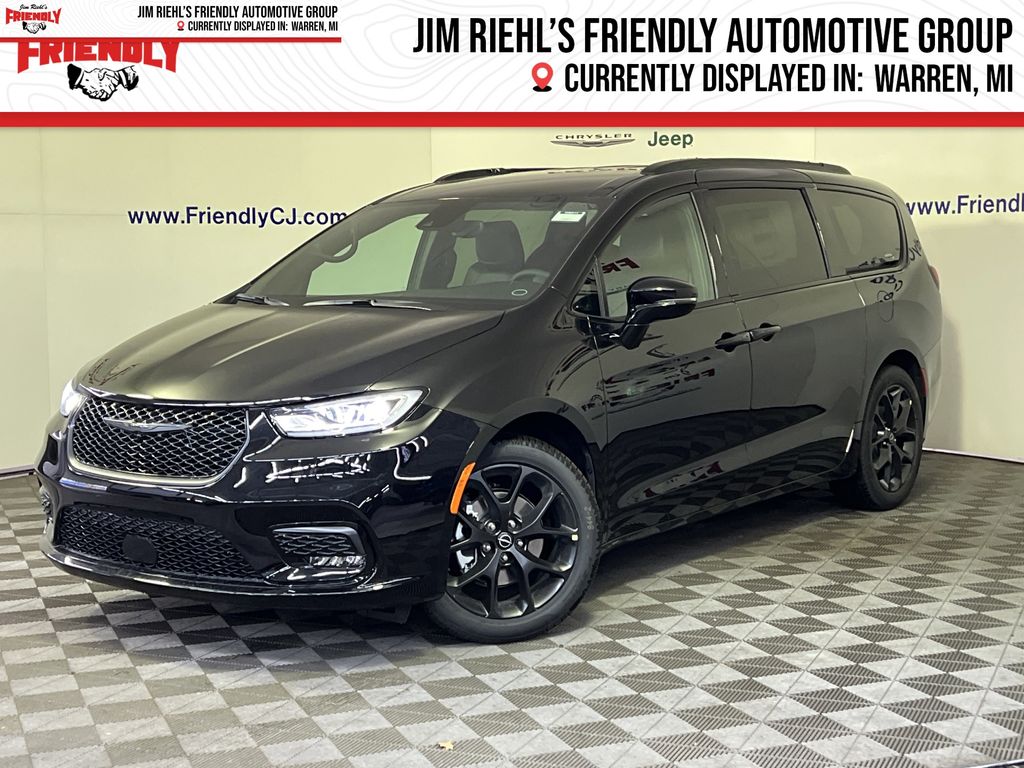 2026 Chrysler Pacifica Select's photo