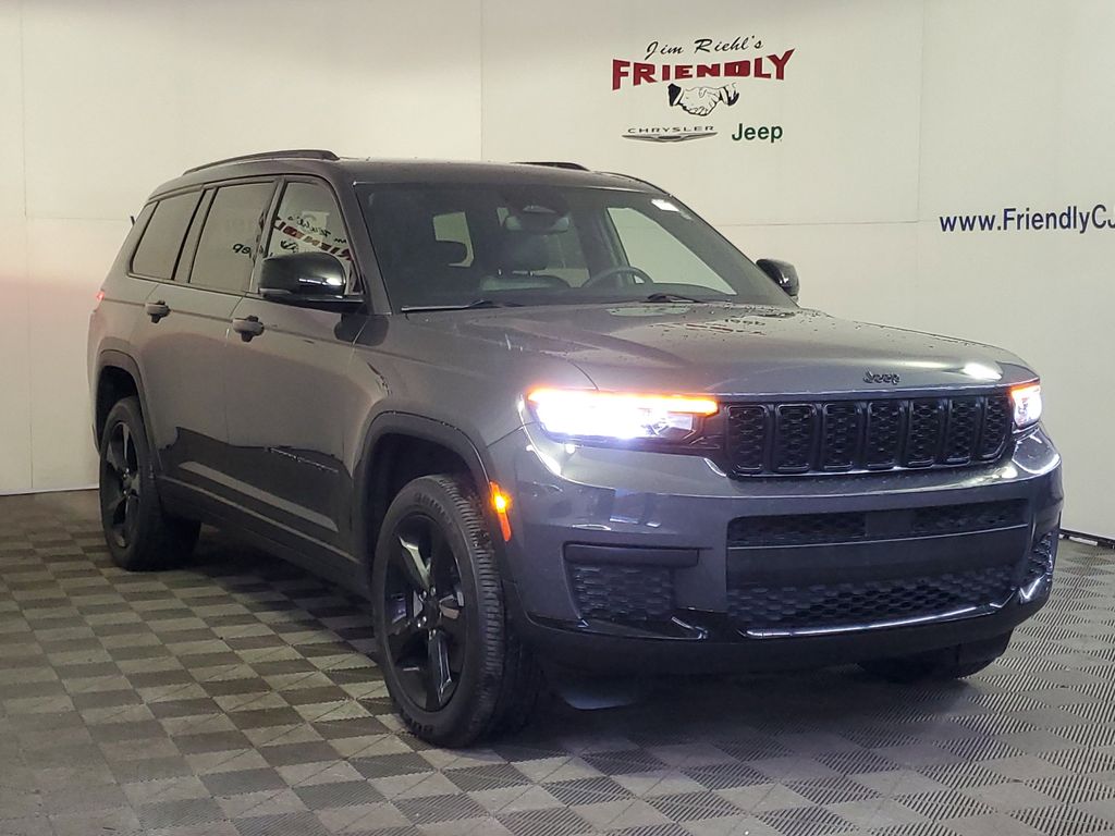 2023 Jeep Grand Cherokee Laredo photo 2