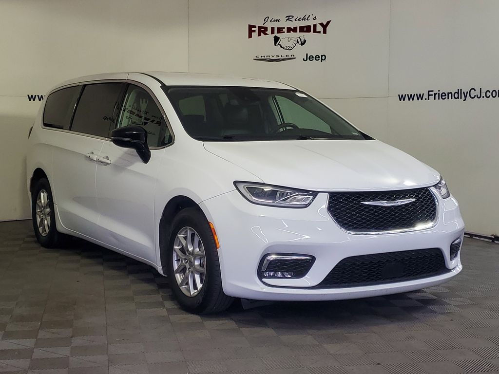 2024 Chrysler Pacifica Touring L photo 2