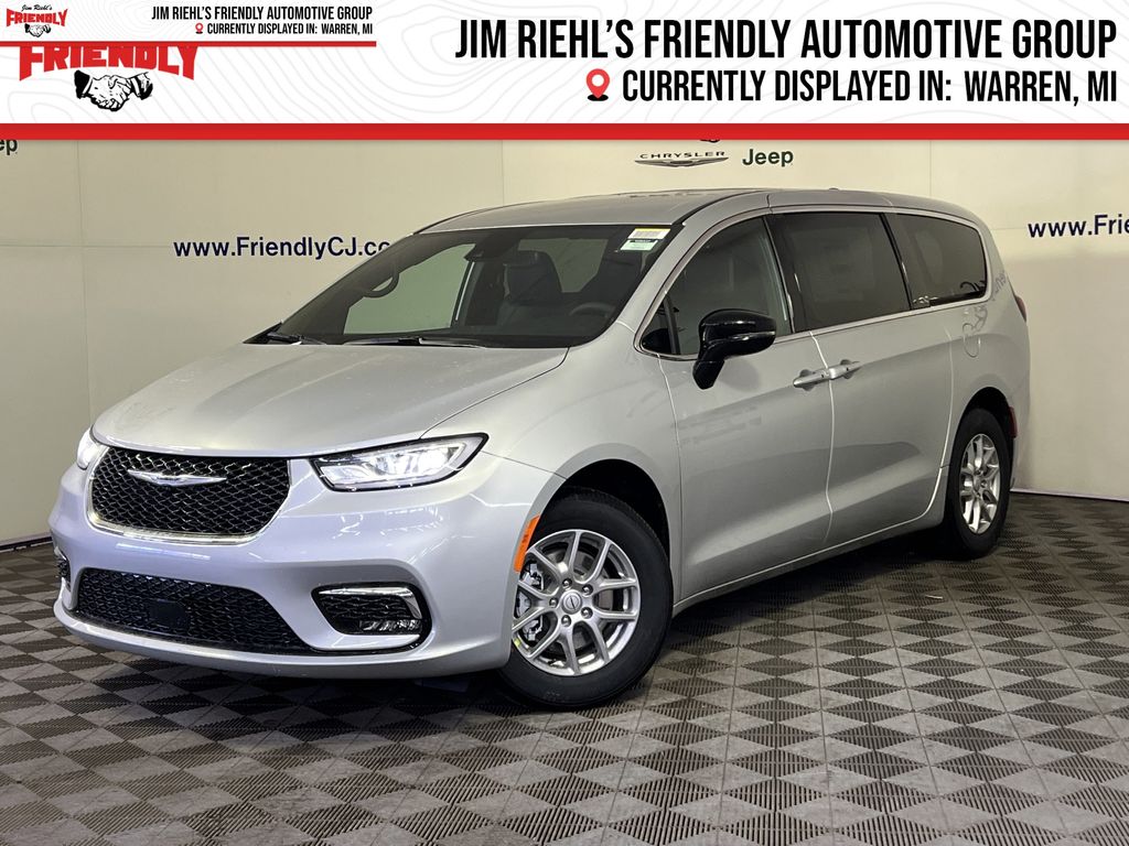 2026 Chrysler Pacifica Select's photo