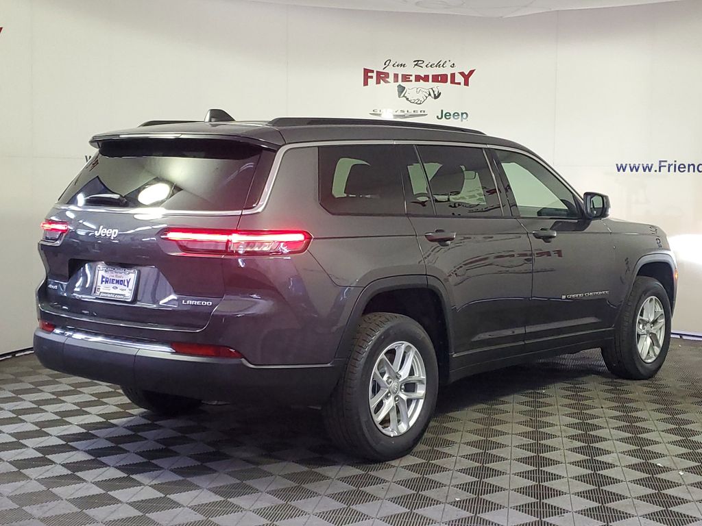 2025 Jeep Grand Cherokee Laredo photo 3
