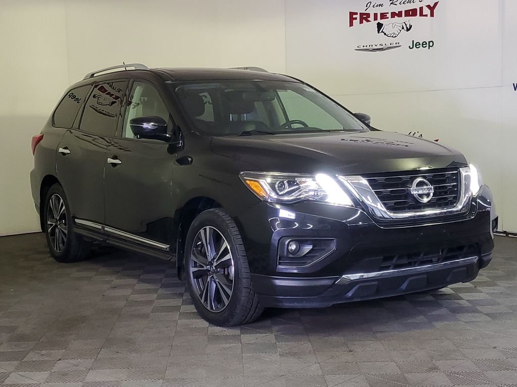 2017 Nissan Pathfinder Platinum photo 2