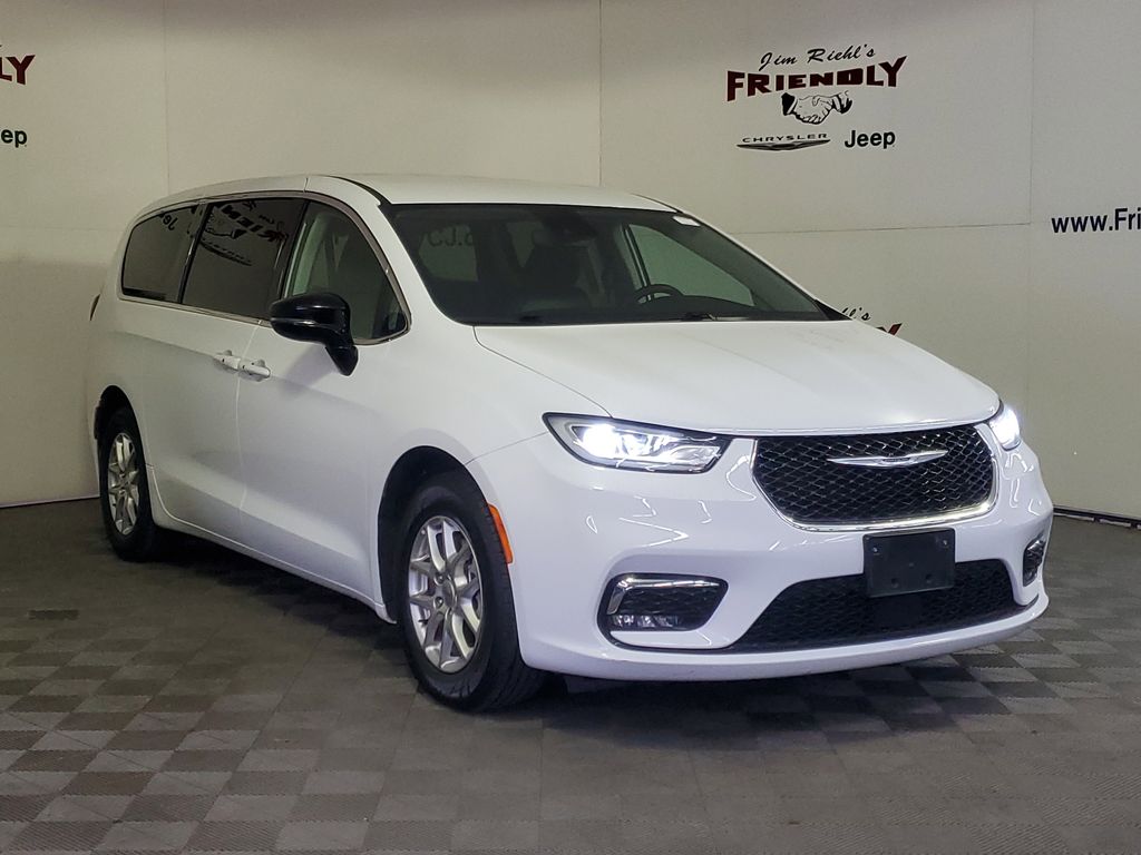 2024 Chrysler Pacifica Touring L photo 2