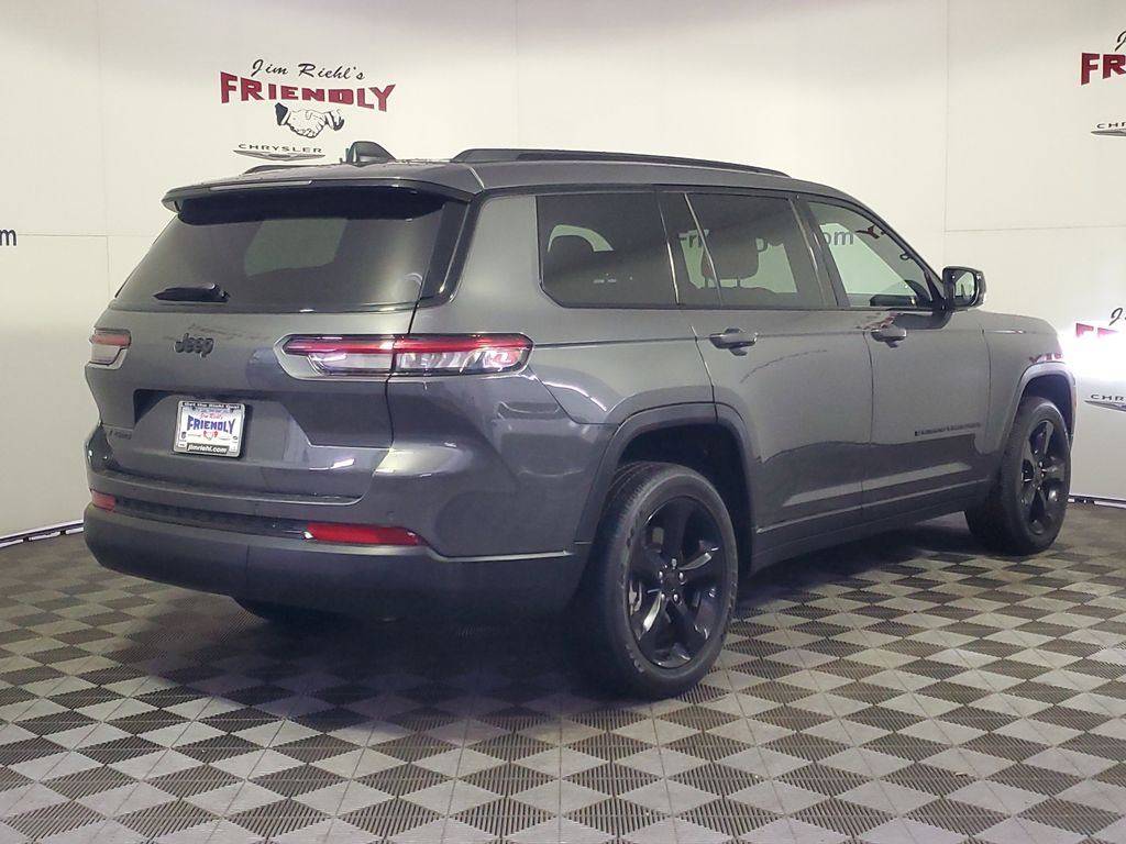 2023 Jeep Grand Cherokee Laredo photo 3