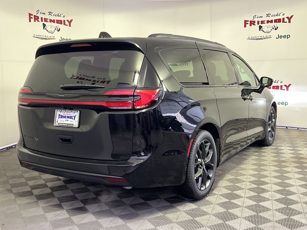 New 2026 Chrysler Pacifica Select Passenger Van