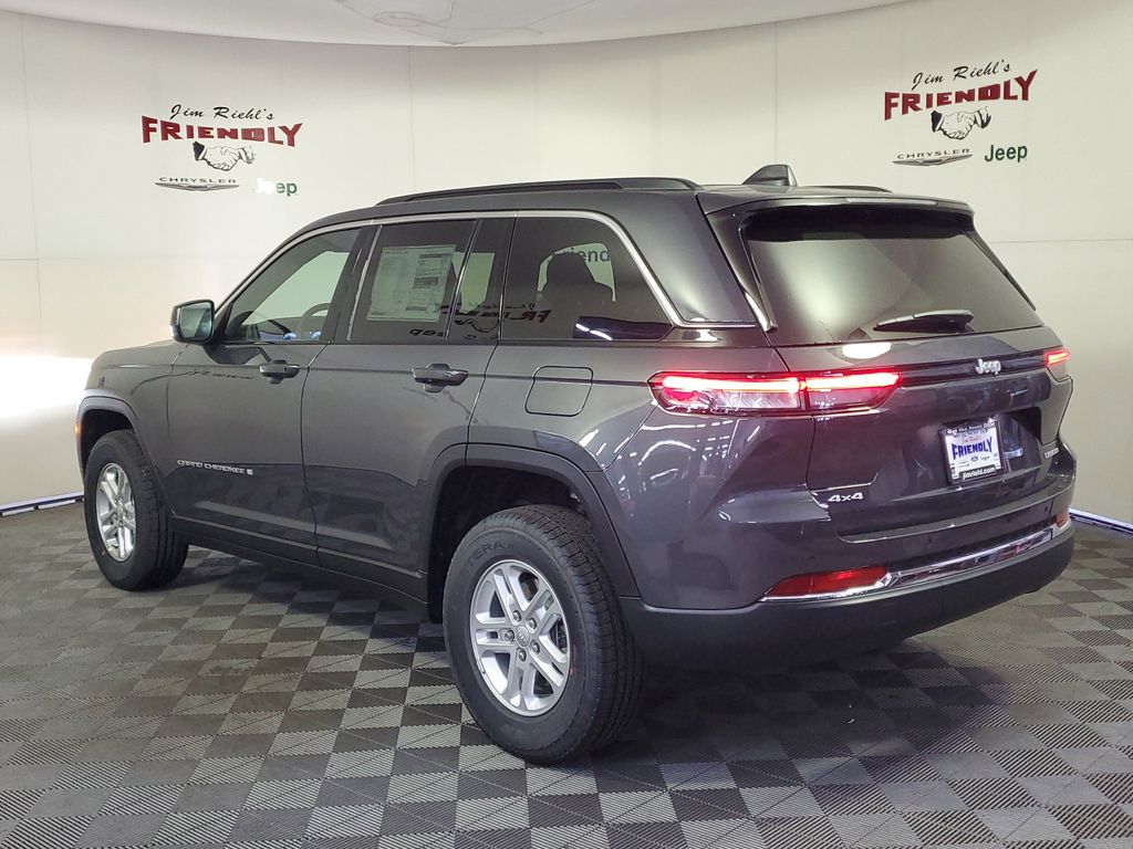 2025 Jeep Grand Cherokee Laredo photo 4