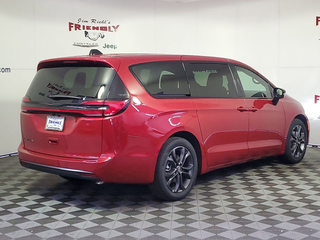 2026 Chrysler Pacifica photo 2