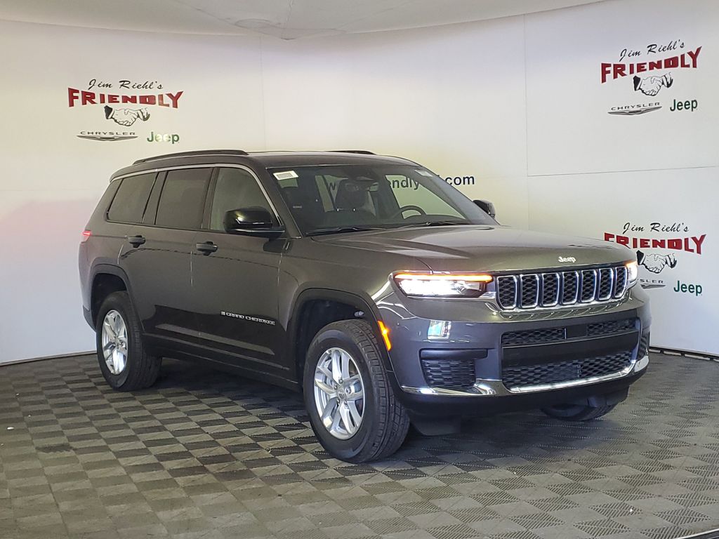 2025 Jeep Grand Cherokee Laredo photo 2