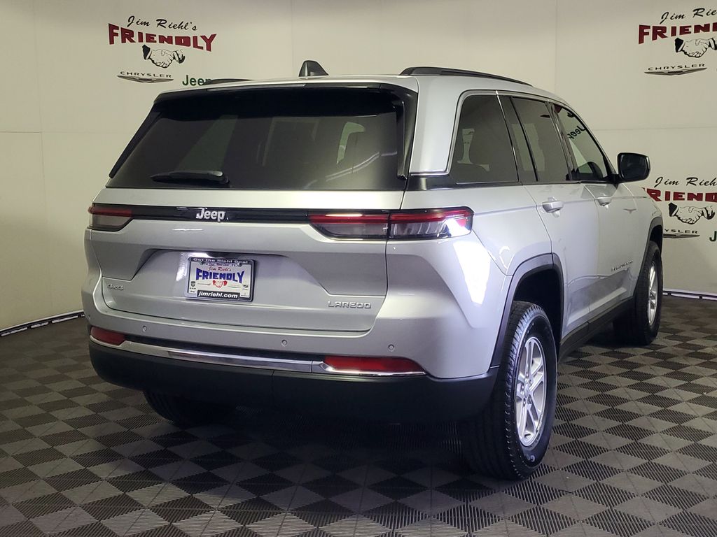 2025 Jeep Grand Cherokee Laredo photo 3