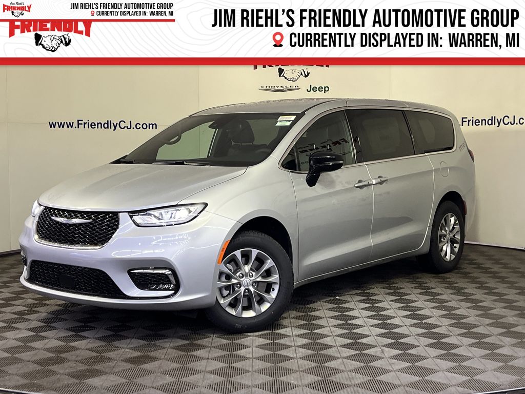 2026 Chrysler Pacifica Select's photo