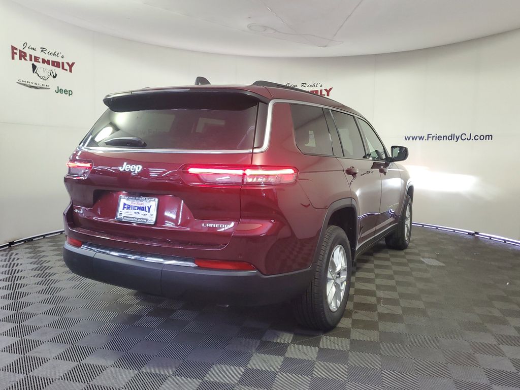 2025 Jeep Grand Cherokee Laredo photo 3