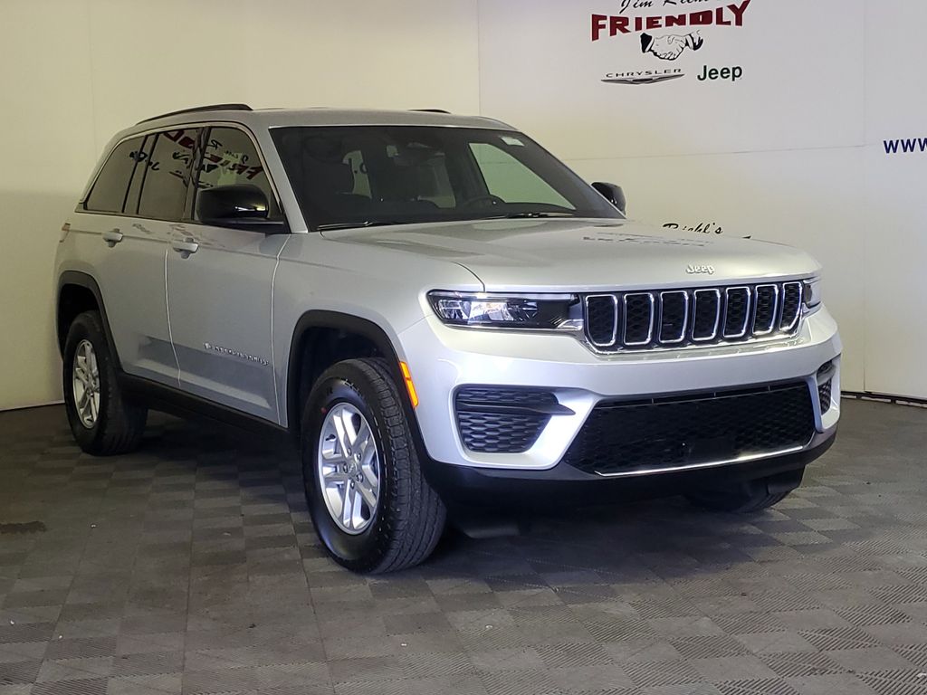 2025 Jeep Grand Cherokee Laredo photo 2