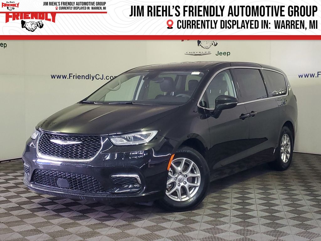 2024 Chrysler Pacifica Touring L's photo