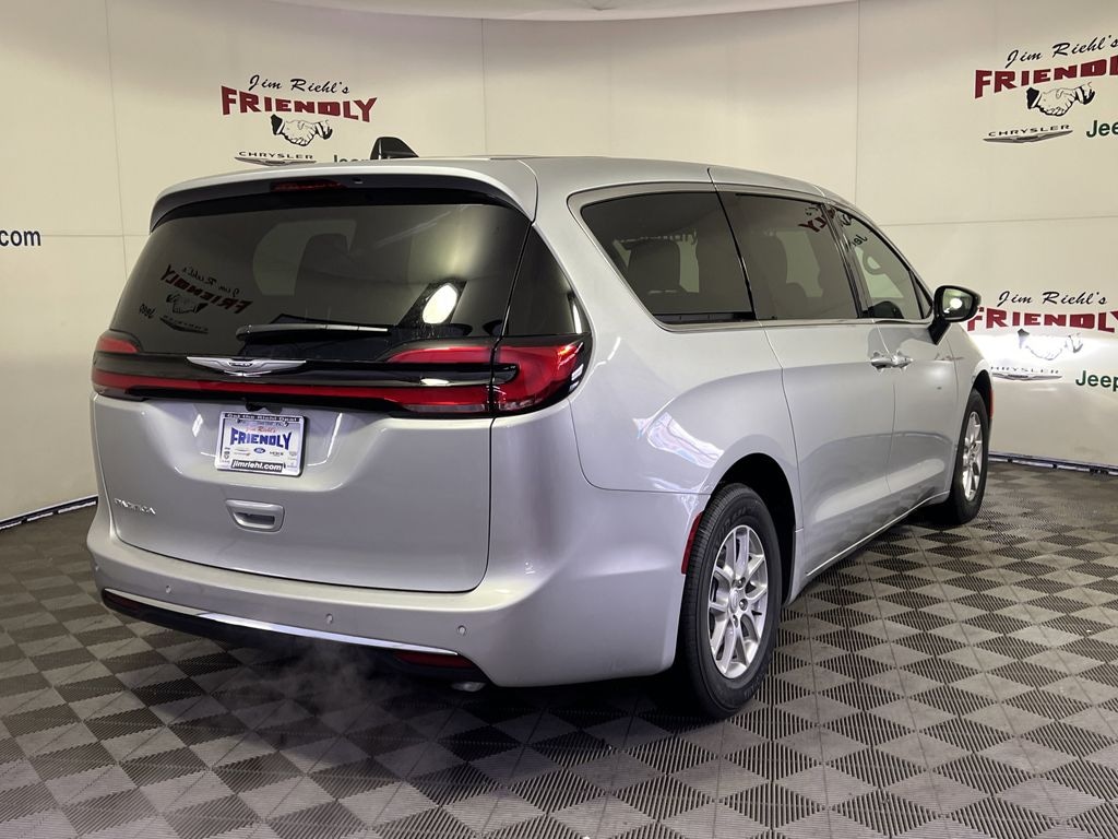 New 2026 Chrysler Pacifica Select Passenger Van