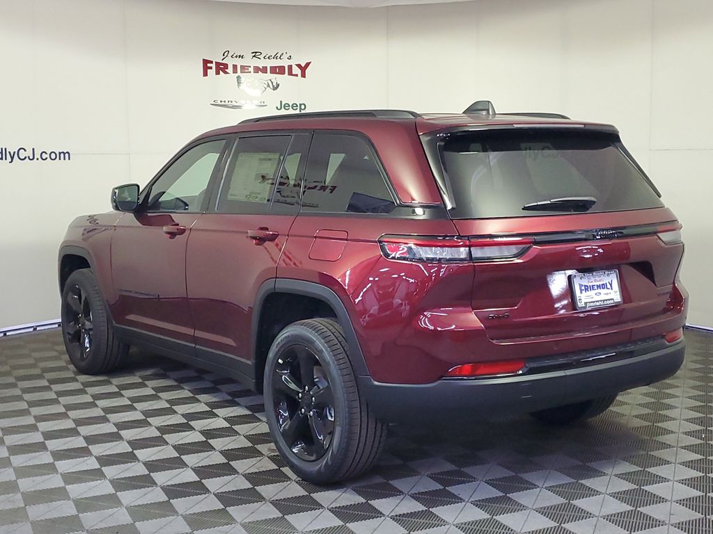 2025 Jeep Grand Cherokee Limited photo 2