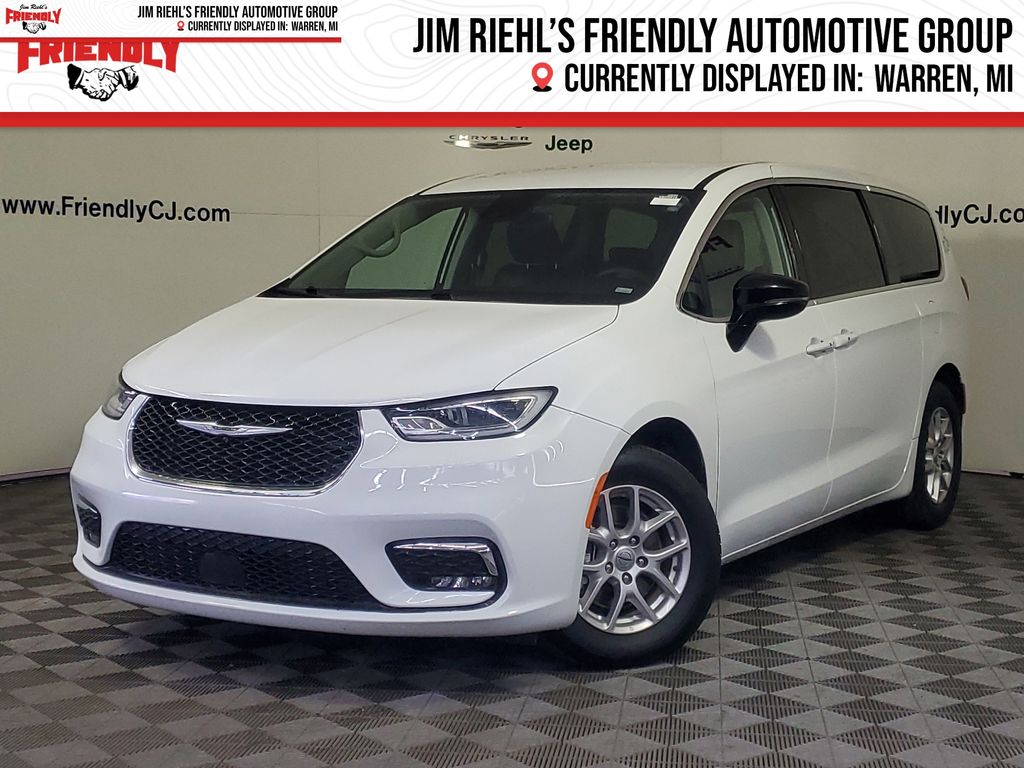 2024 Chrysler Pacifica Touring L's photo