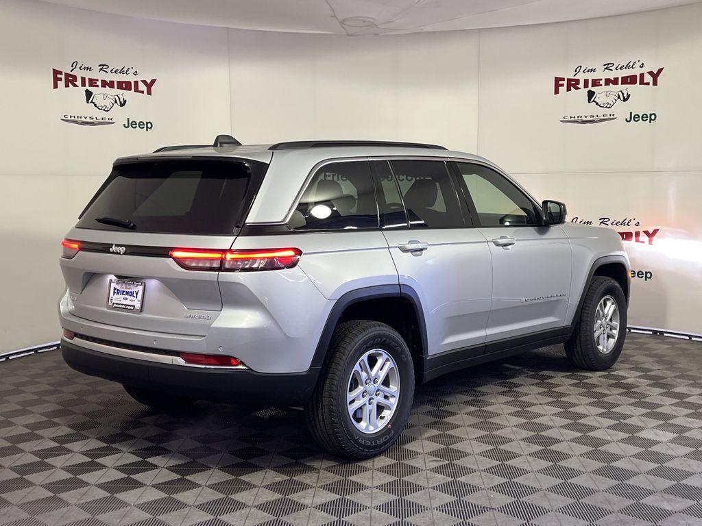 2025 Jeep Grand Cherokee Laredo photo 2