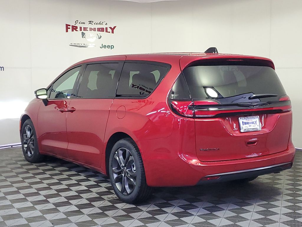2026 Chrysler Pacifica photo 3