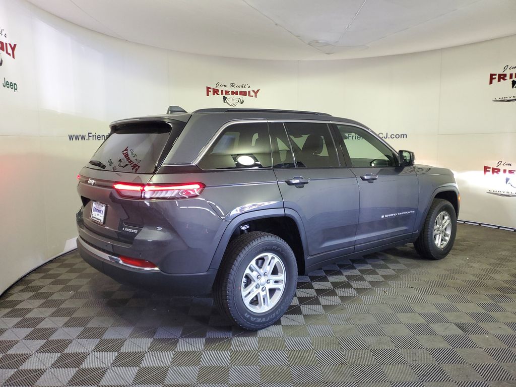 2025 Jeep Grand Cherokee Laredo photo 3