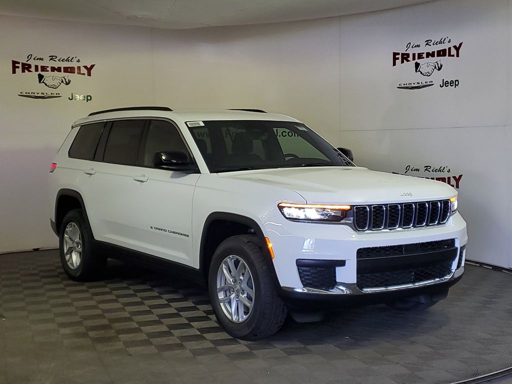 2025 Jeep Grand Cherokee Laredo photo 2