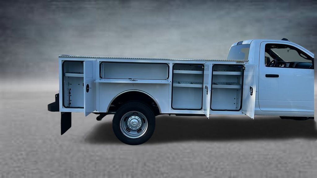 2024 Ram 5500 Tradesman SLT photo 3
