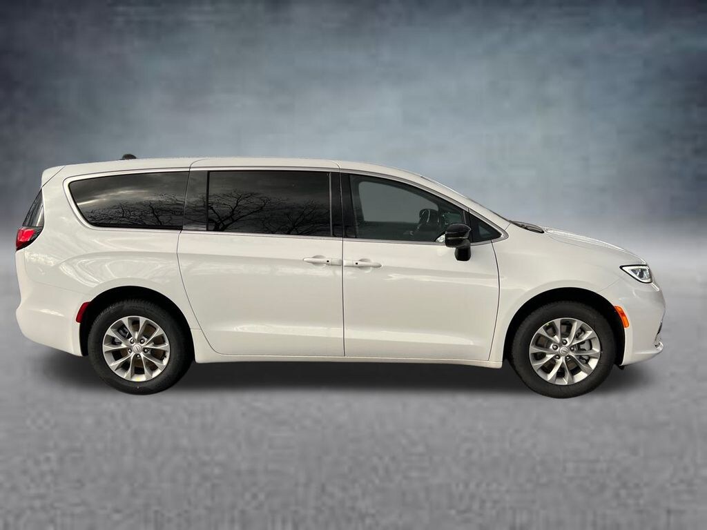 New 2026 Chrysler Pacifica Select Passenger Van