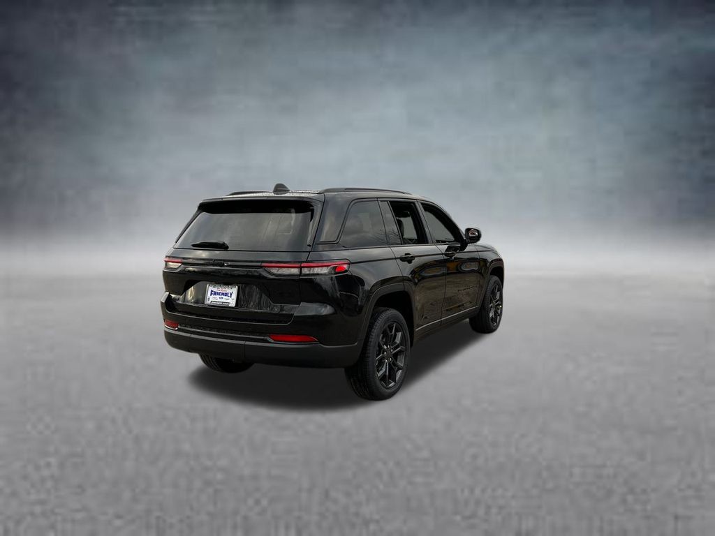 2025 Jeep Grand Cherokee Limited photo 2