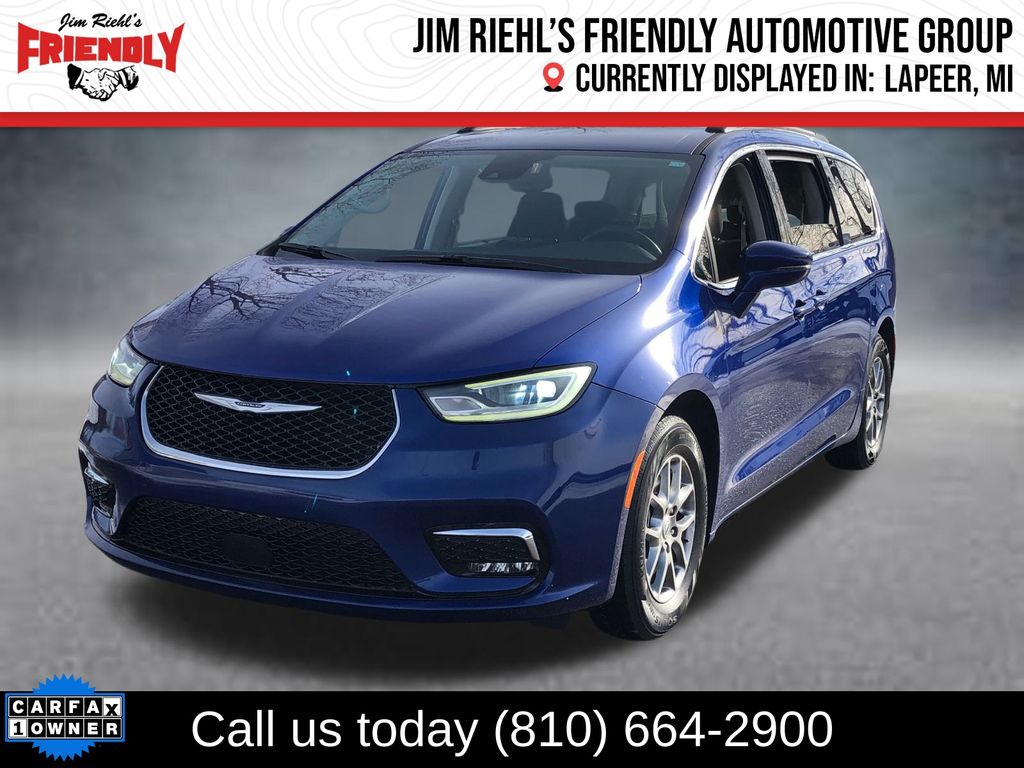 2021 Chrysler Pacifica Touring's photo