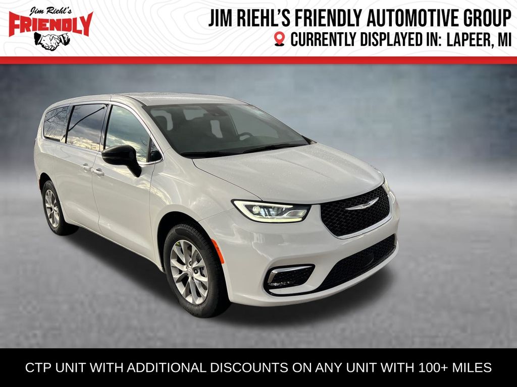 2026 Chrysler Pacifica Select's photo