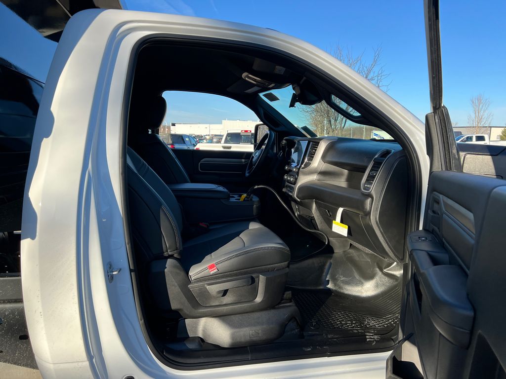2026 RAM 3500 Chassis Tradesman - Photo 16
