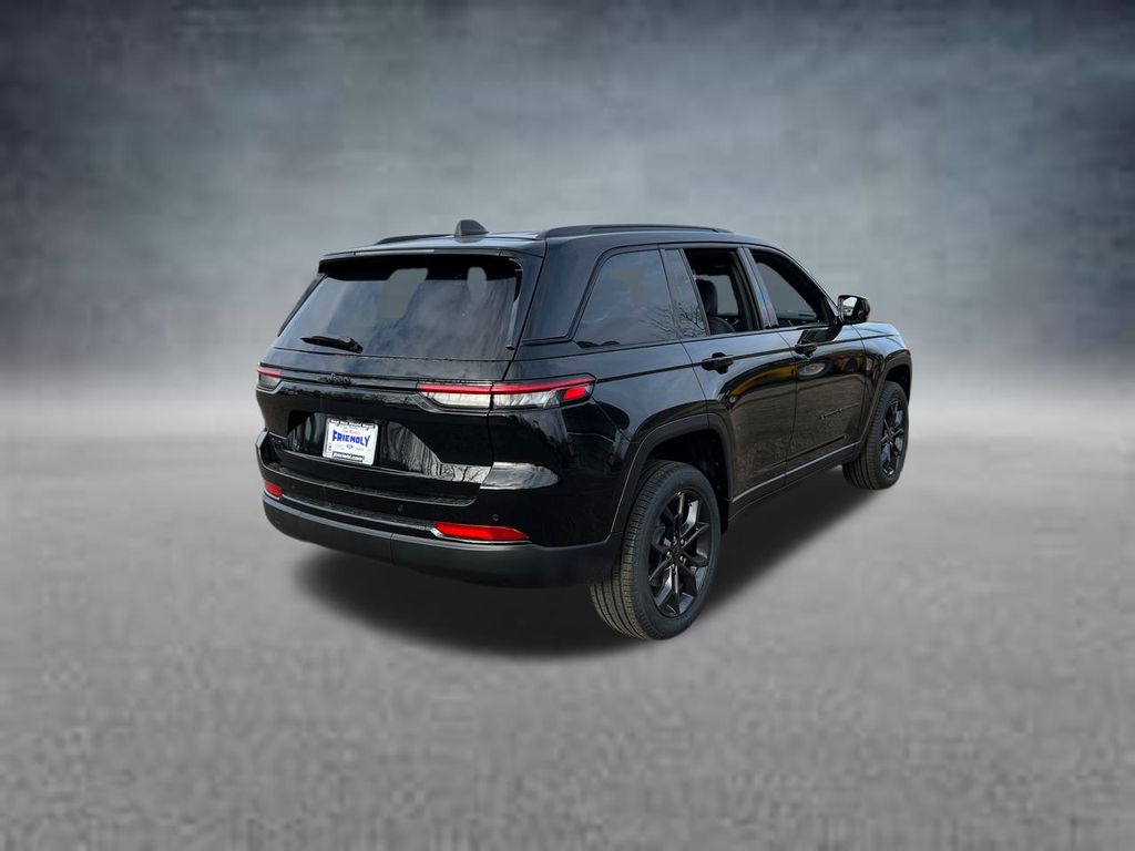 2025 Jeep Grand Cherokee Limited photo 2