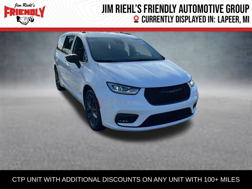 2026 Chrysler Pacifica Select's photo