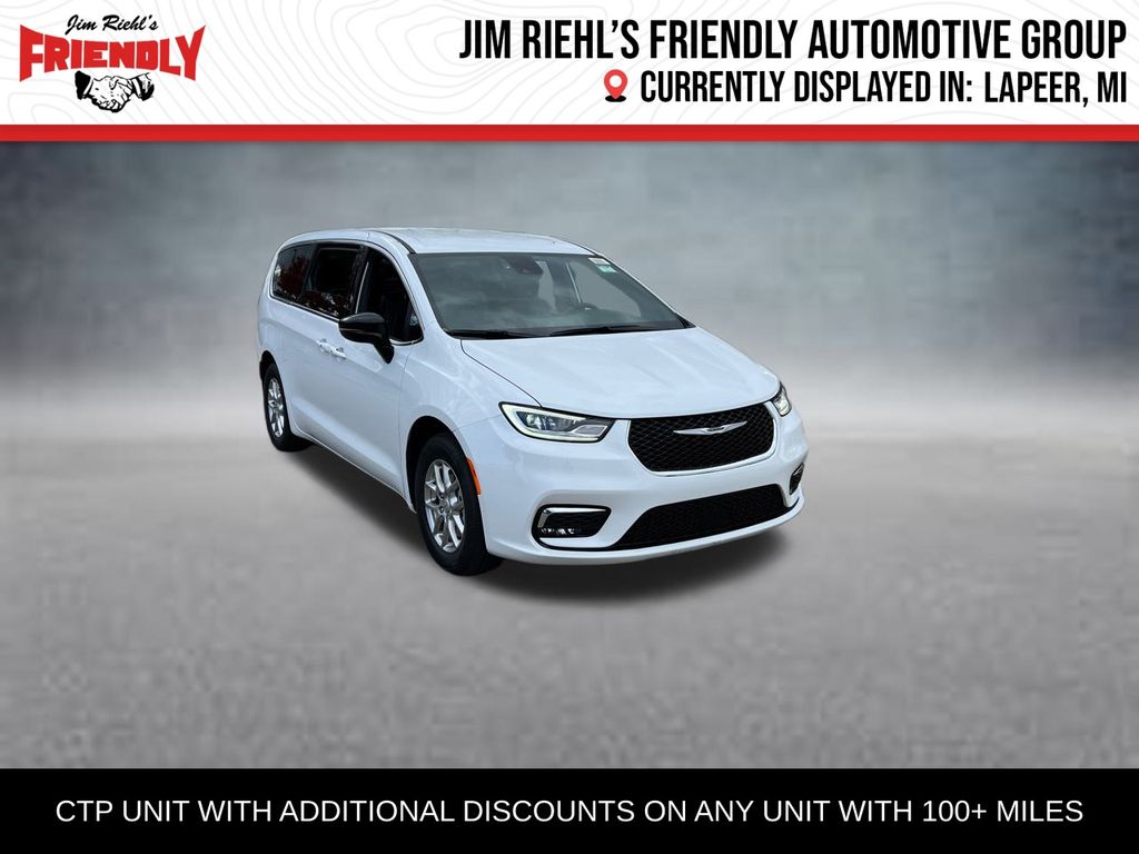 2026 Chrysler Pacifica Select's photo