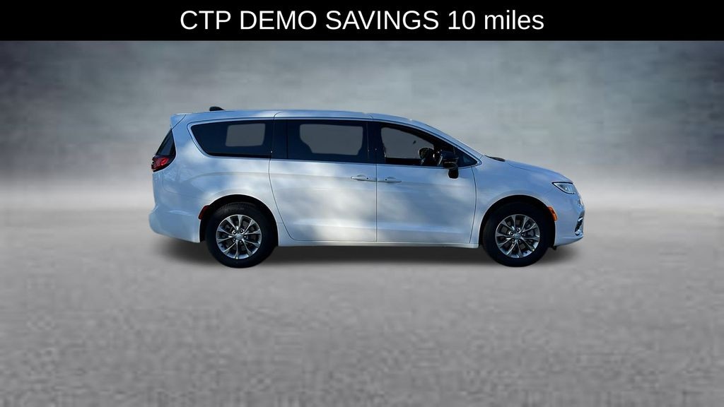 New 2026 Chrysler Pacifica Select Passenger Van