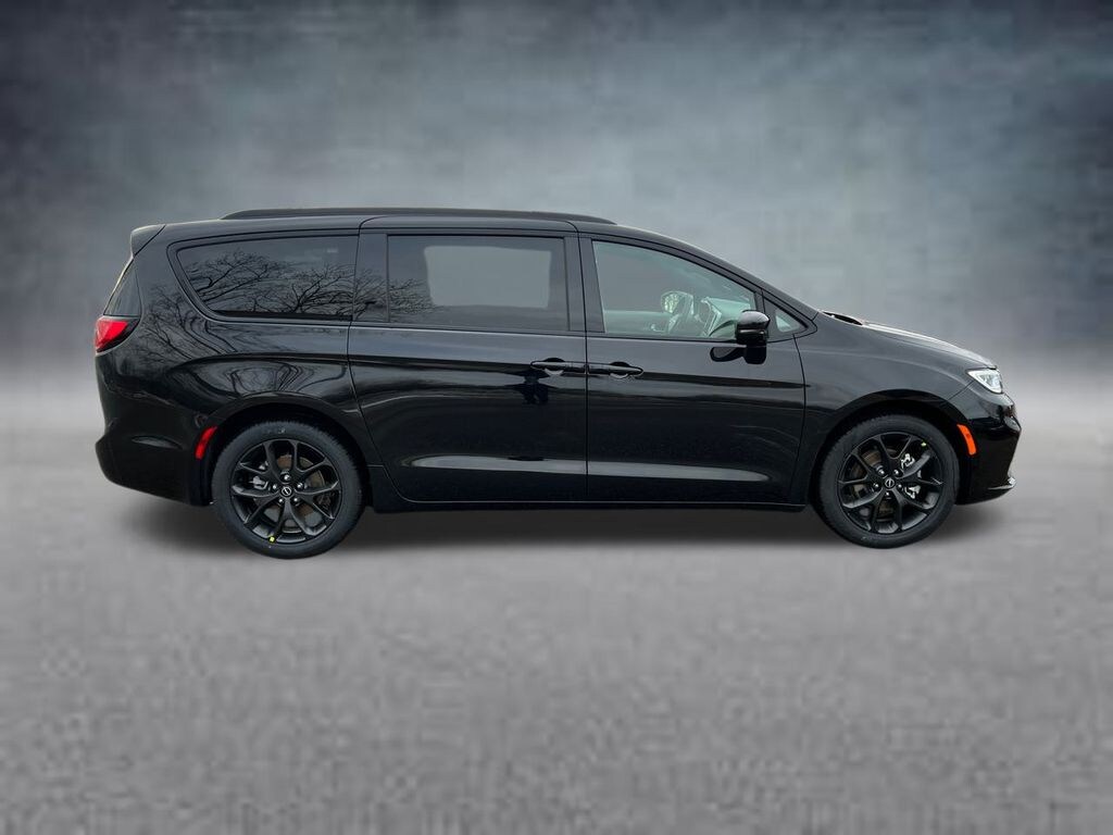 New 2026 Chrysler Pacifica Select Passenger Van