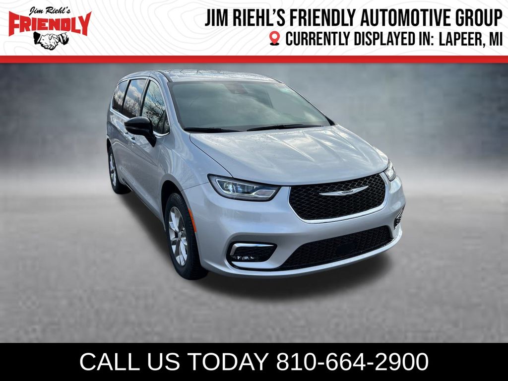 2026 Chrysler Pacifica Select AWD's photo