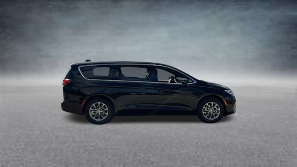 New 2026 Chrysler Pacifica Limited Passenger Van