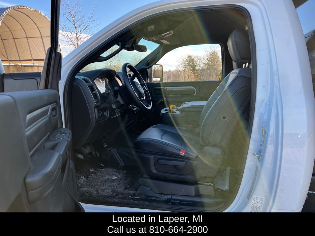 2026 RAM 3500 Chassis Tradesman - Photo 14