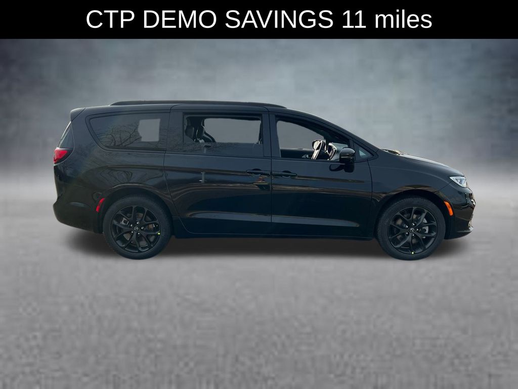 2026 Chrysler Pacifica Limited - Photo 2