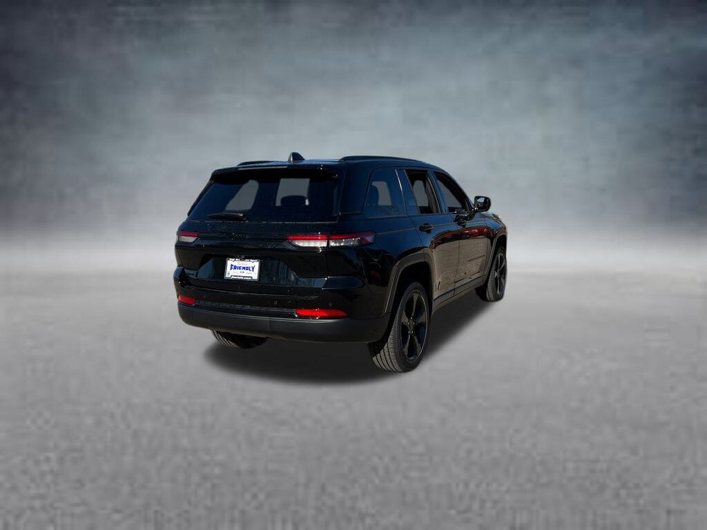 New 2025 Jeep Grand Cherokee Laredo Sport Utility