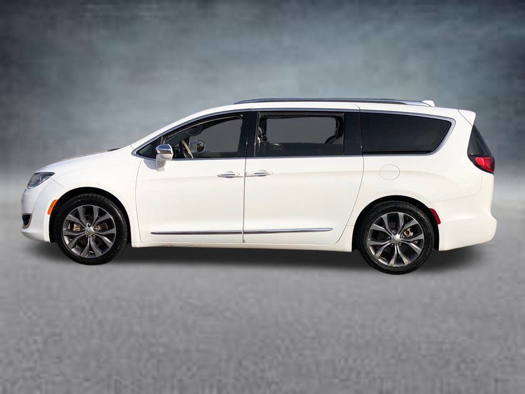 2018 Chrysler Pacifica Limited photo 3