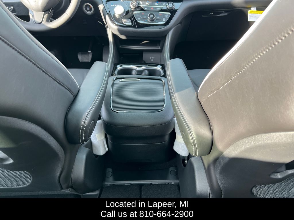 2026 Chrysler Pacifica Limited - Photo 21