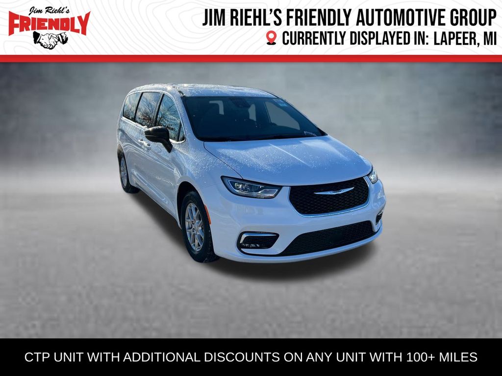 2026 Chrysler Pacifica Select's photo